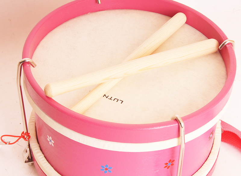 картинка  Детский барабан розовый, диаметр 22см Lutner от магазина ДетсадЯр